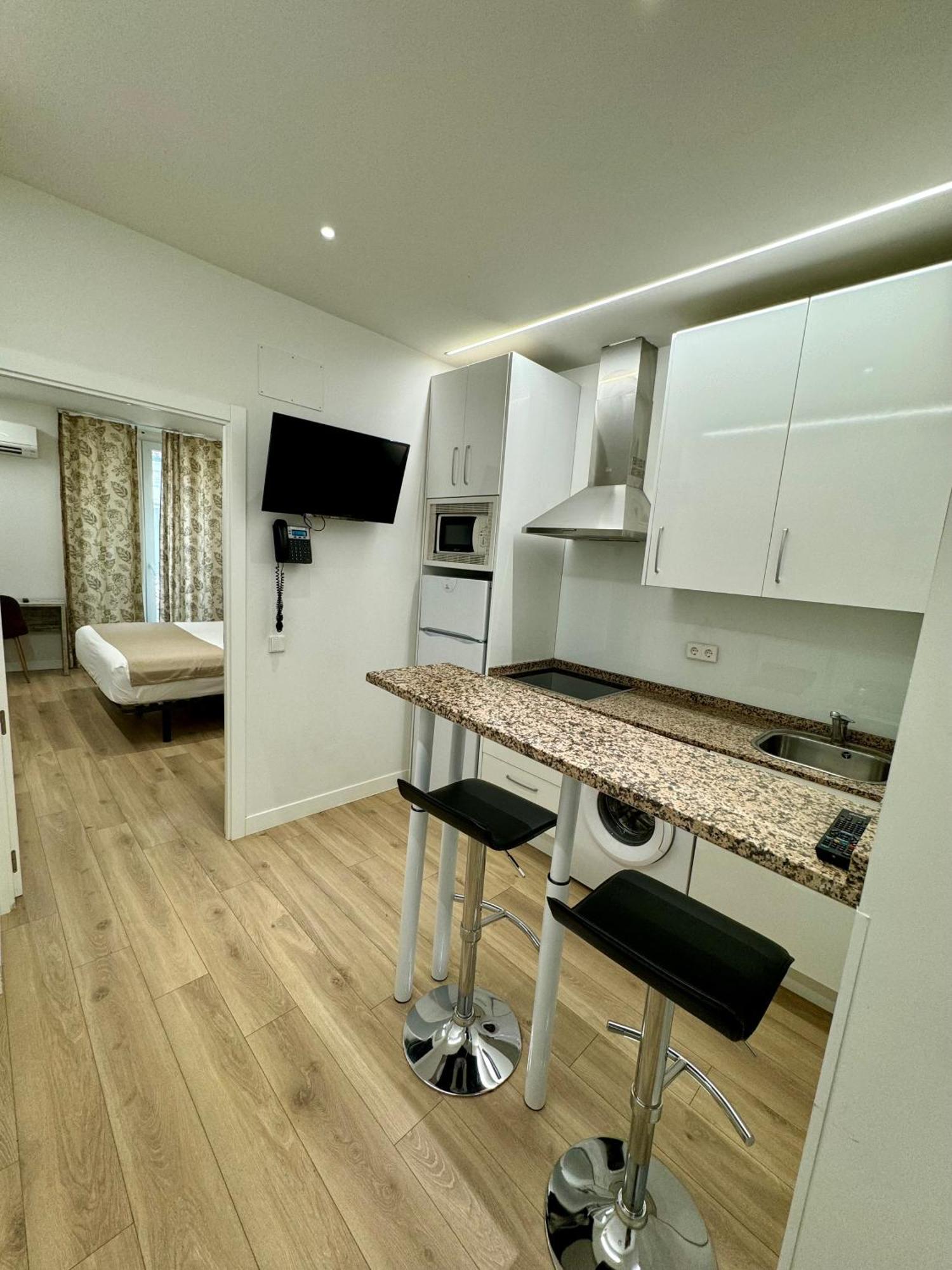 Apartamentos Apolo Madrid Eksteriør billede