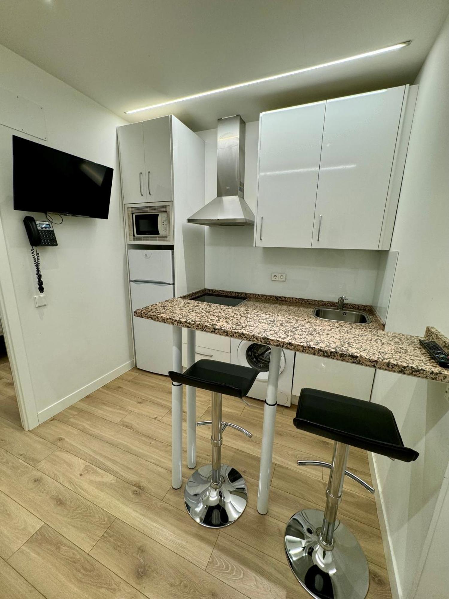 Apartamentos Apolo Madrid Eksteriør billede