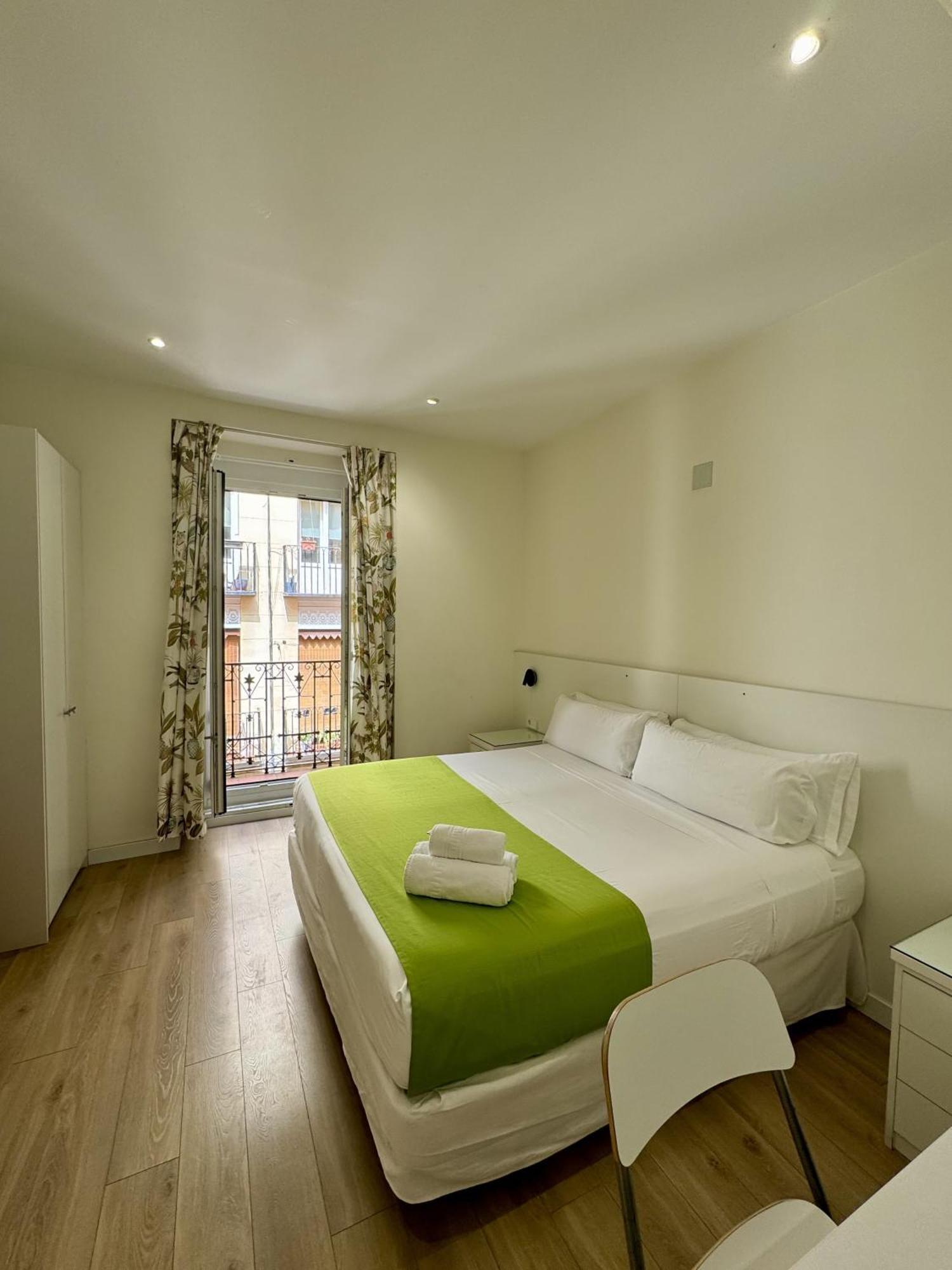 Apartamentos Apolo Madrid Eksteriør billede