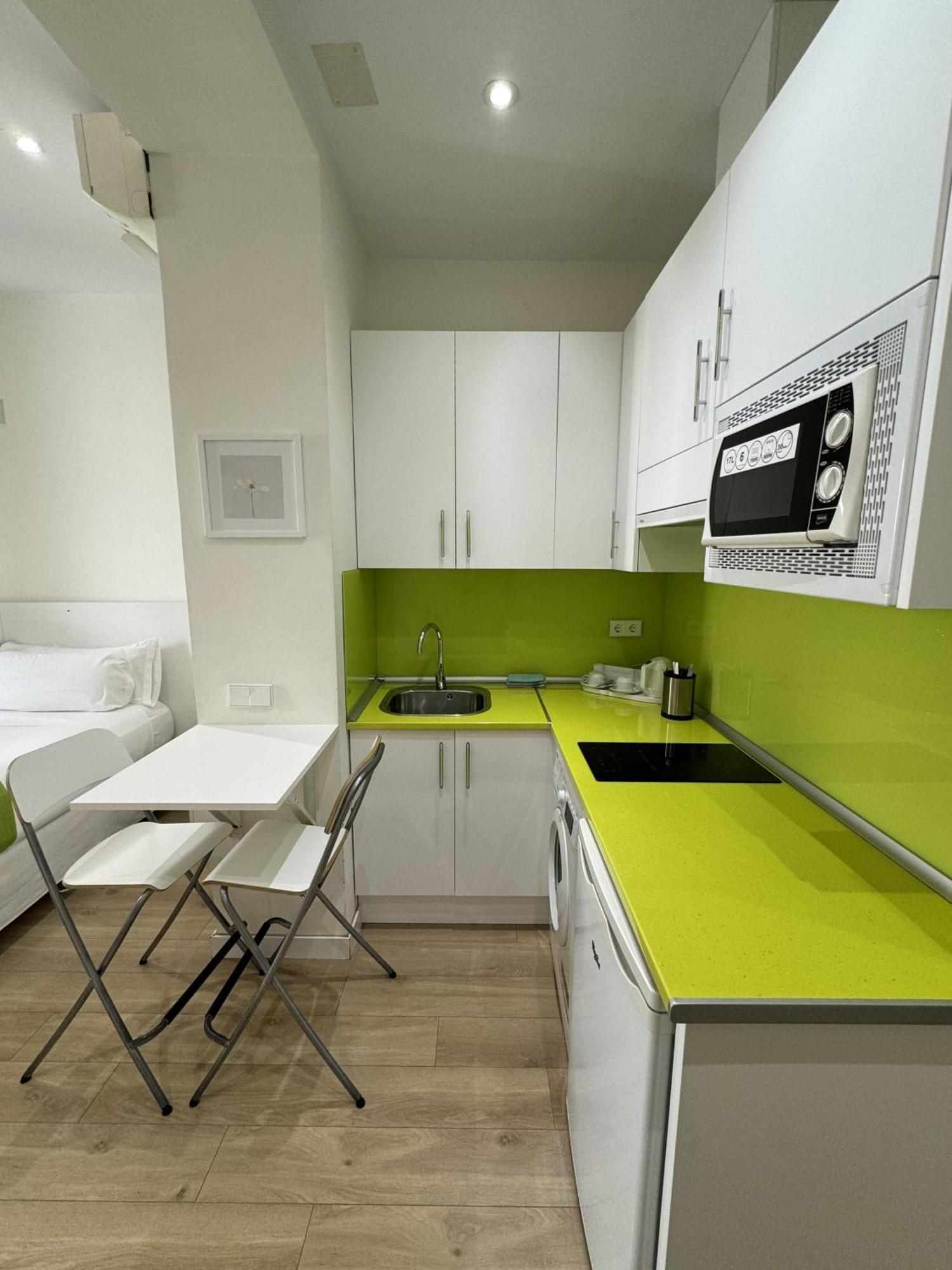 Apartamentos Apolo Madrid Eksteriør billede