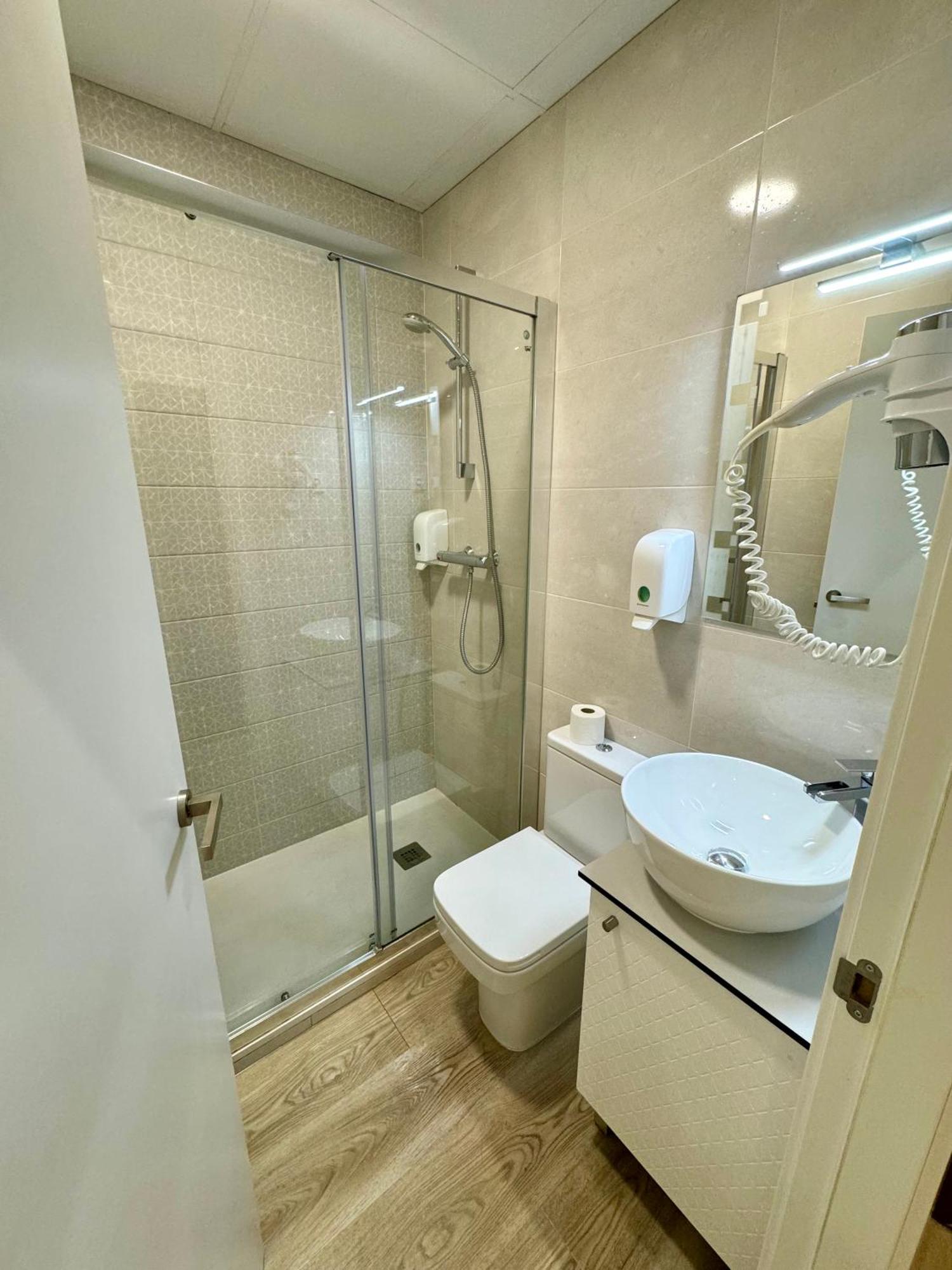 Apartamentos Apolo Madrid Eksteriør billede
