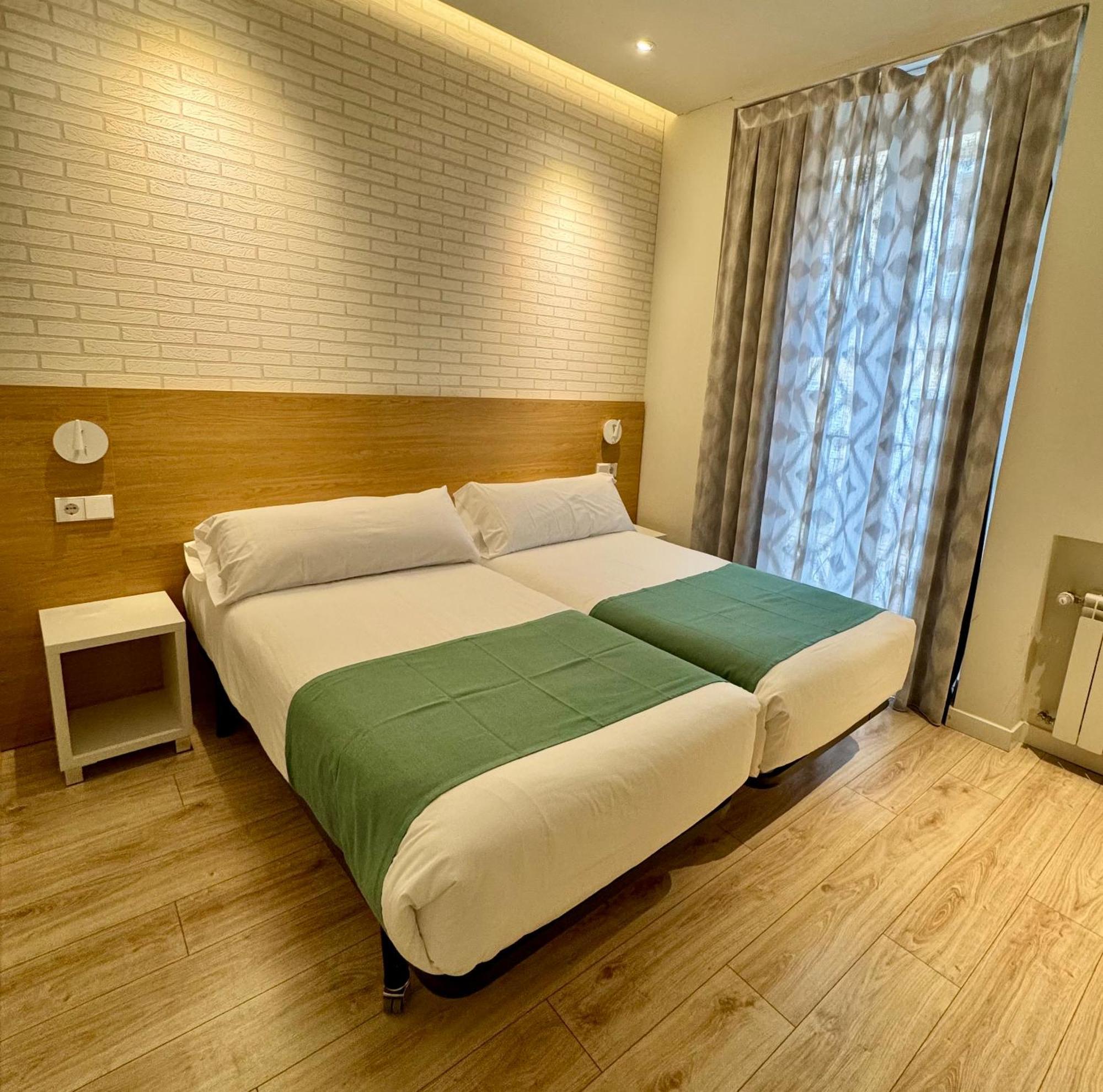 Apartamentos Apolo Madrid Eksteriør billede