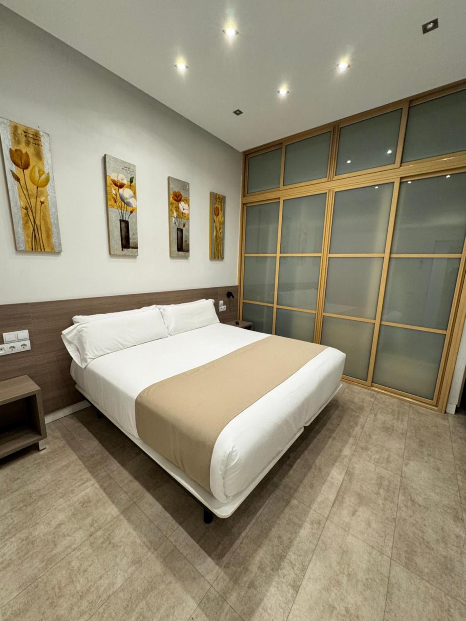 Apartamentos Apolo Madrid Eksteriør billede