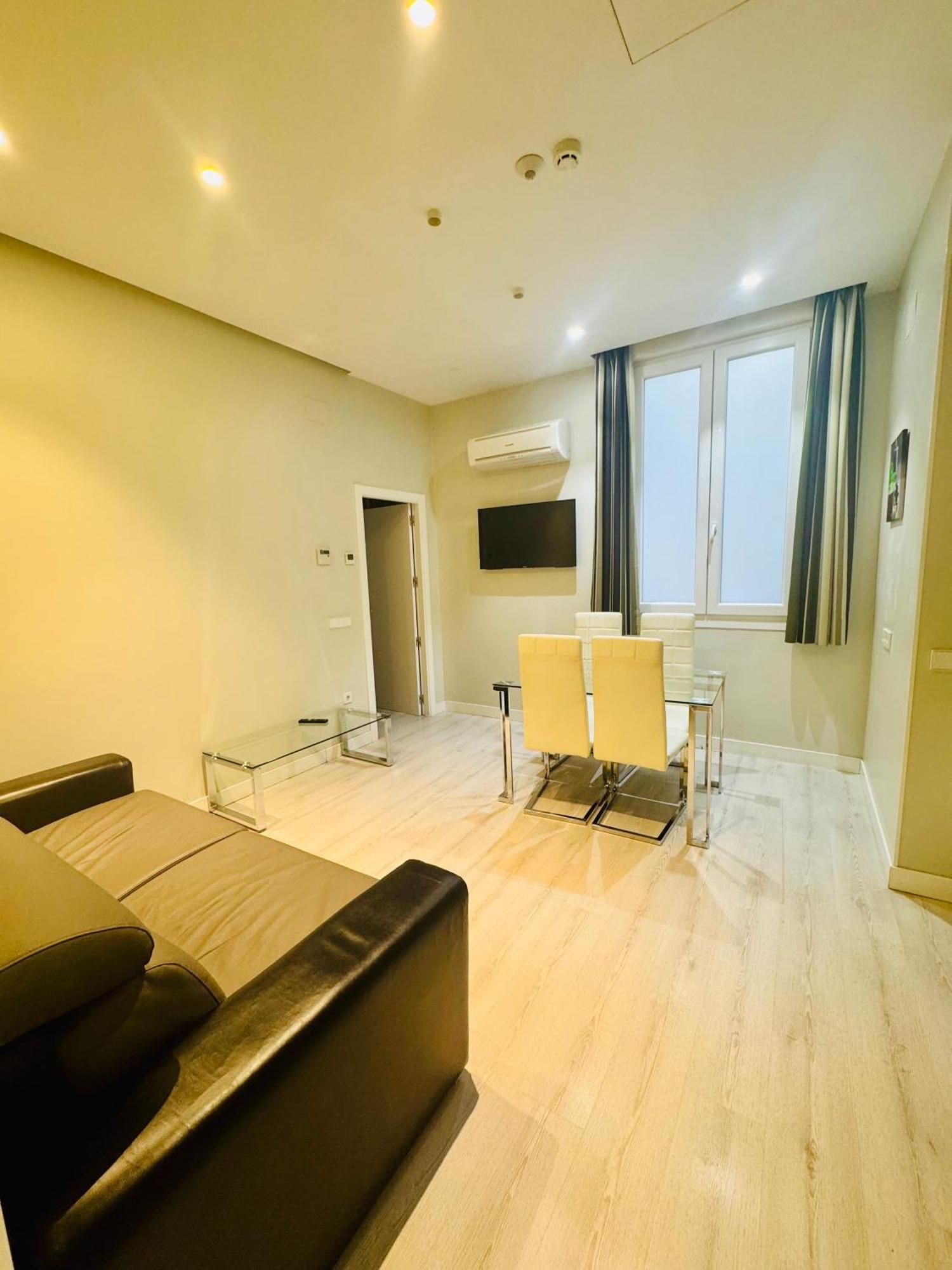 Apartamentos Apolo Madrid Eksteriør billede