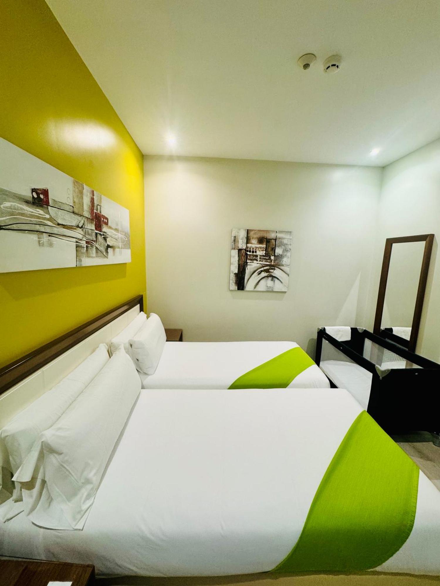 Apartamentos Apolo Madrid Eksteriør billede