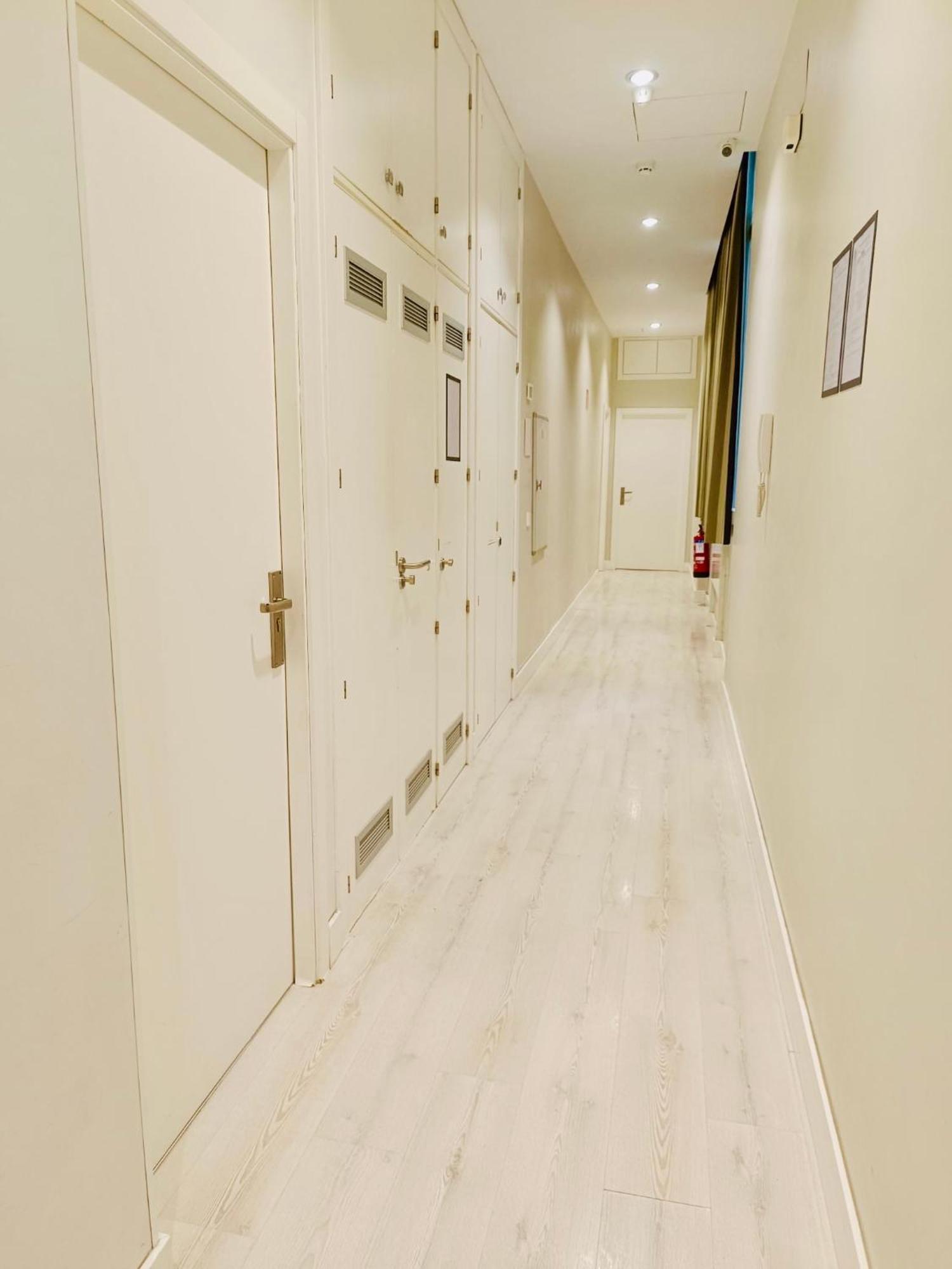 Apartamentos Apolo Madrid Eksteriør billede