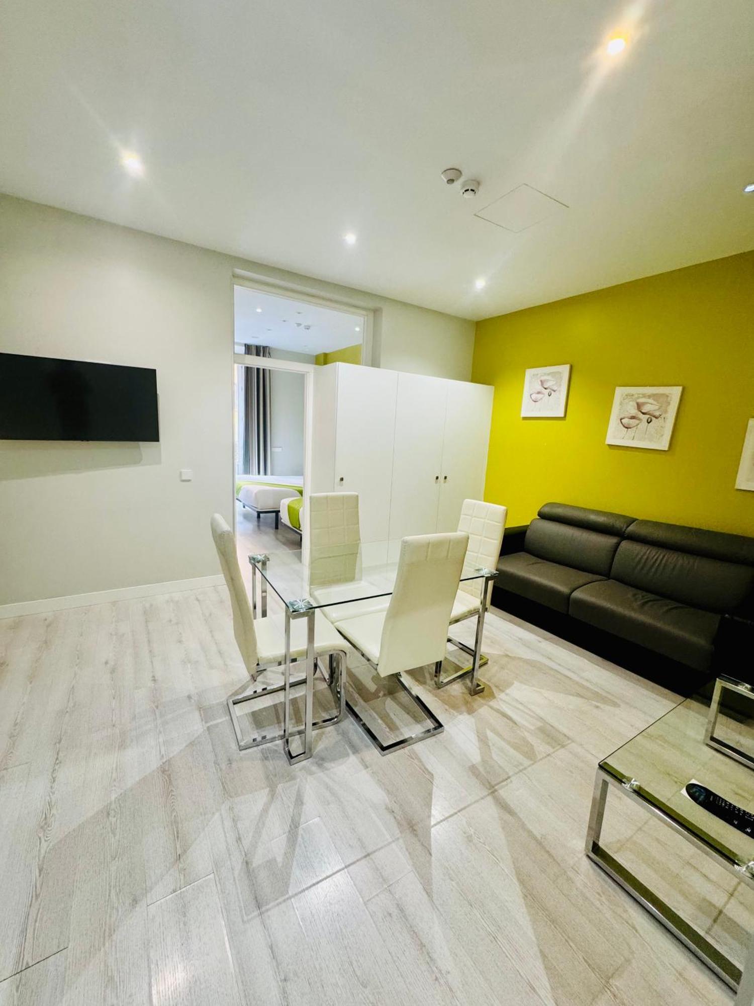 Apartamentos Apolo Madrid Eksteriør billede