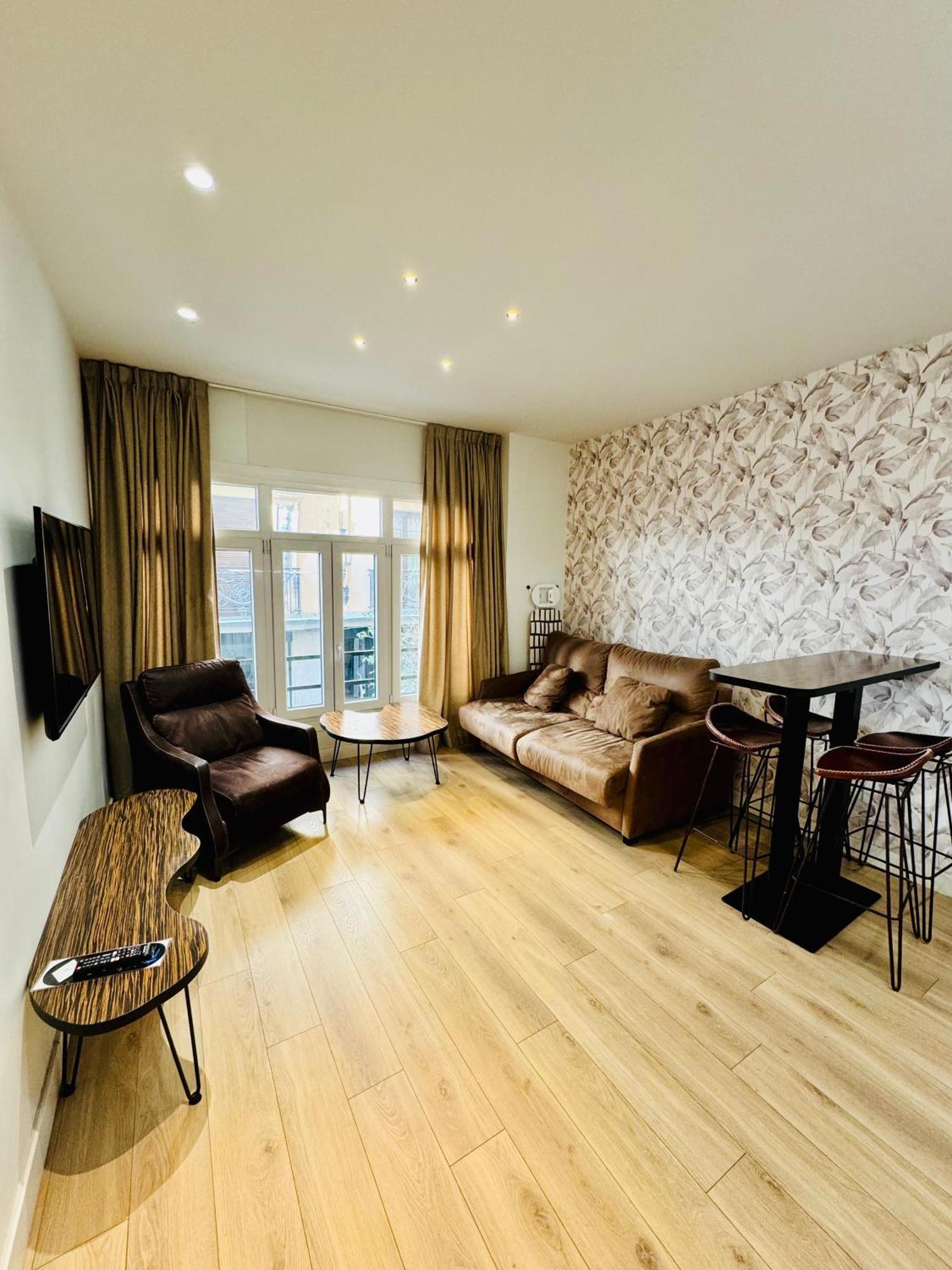 Apartamentos Apolo Madrid Eksteriør billede