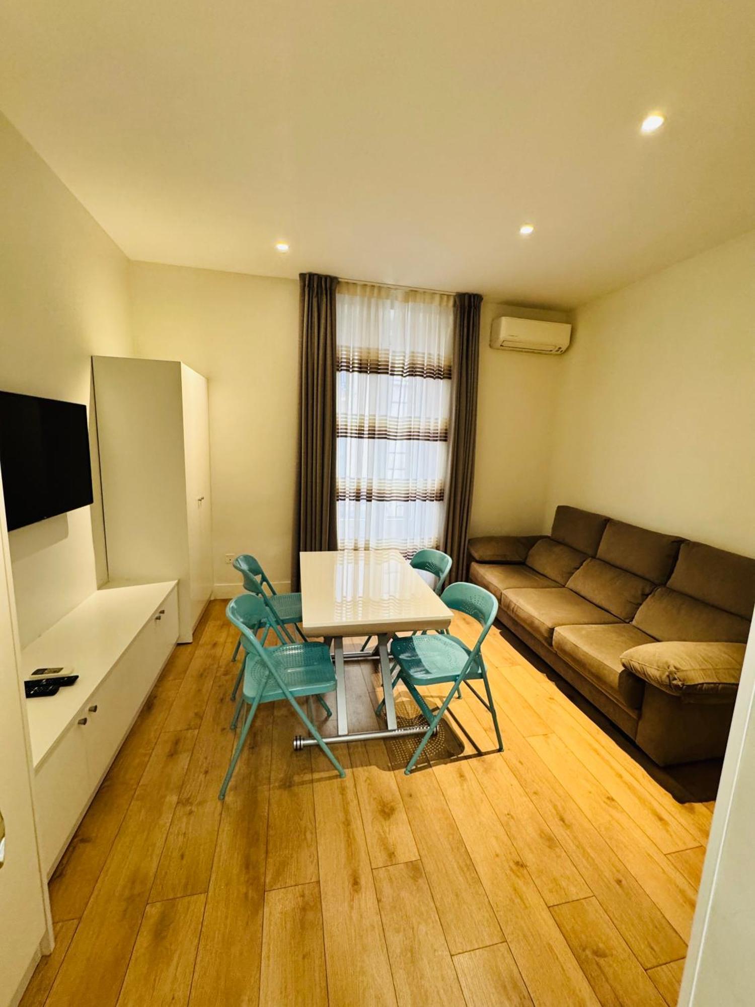 Apartamentos Apolo Madrid Eksteriør billede