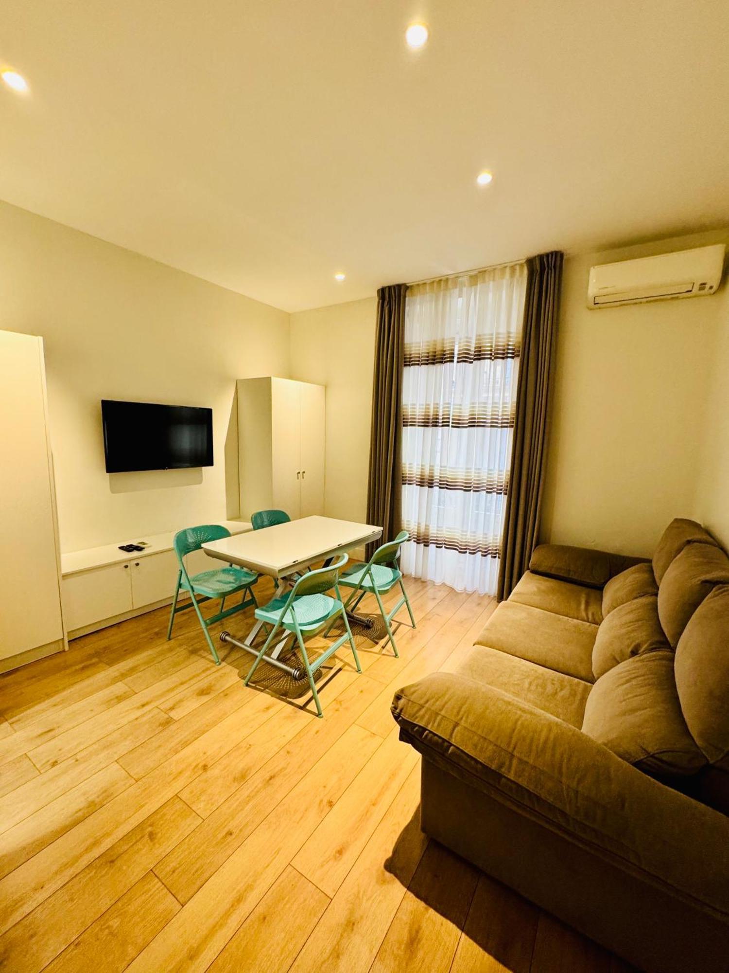 Apartamentos Apolo Madrid Eksteriør billede