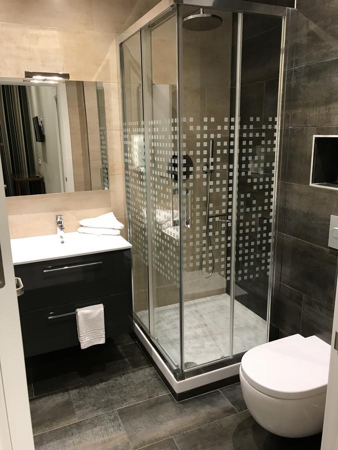 Apartamentos Apolo Madrid Eksteriør billede