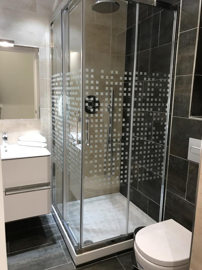 Apartamentos Apolo Madrid Eksteriør billede